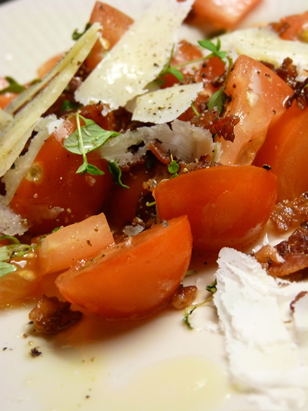 Tomatsallad Med Bacon Och Parmesan, recept